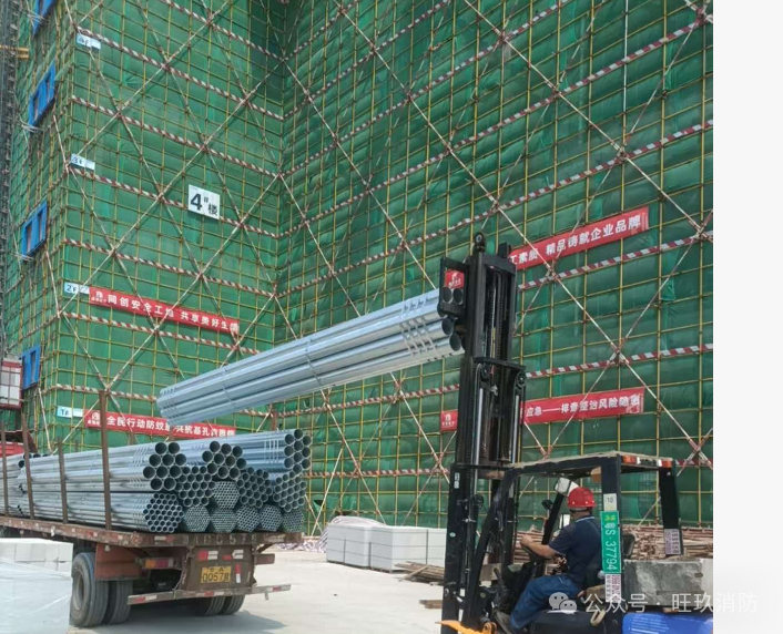 镀锌管运抵项目现场
